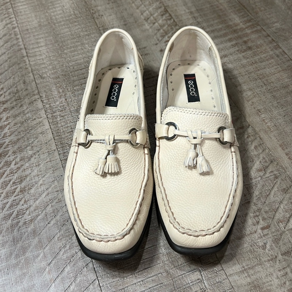 ECCO women’s leather tasseled loafers